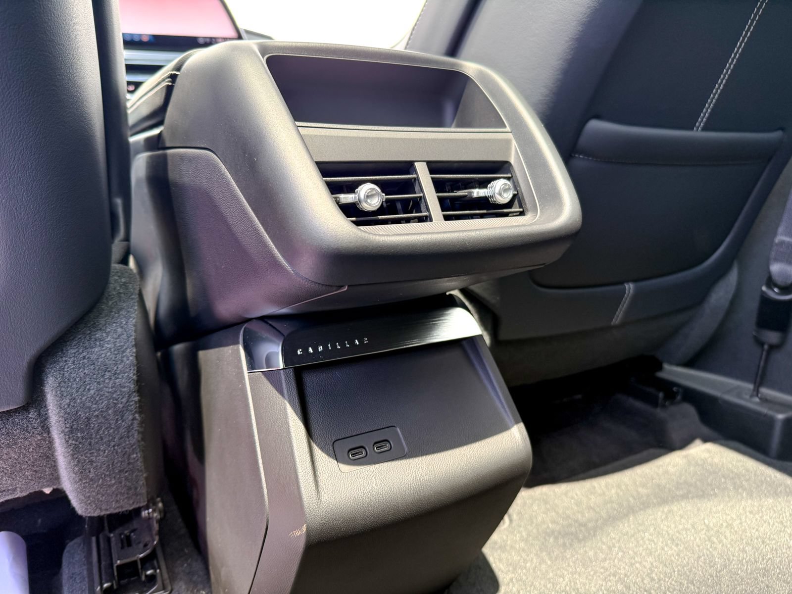 Certified 2024 Cadillac Lyriq Luxury AWD/4WD image 34