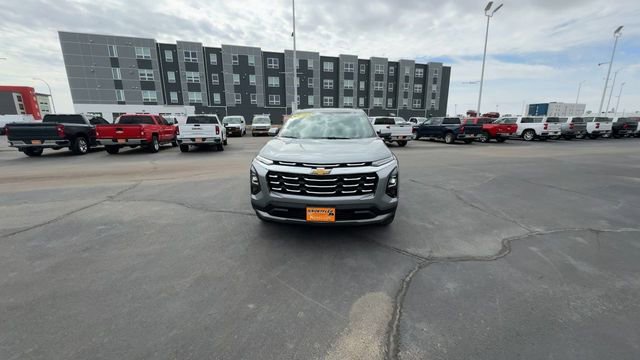 Used 2025 Chevrolet Equinox LT image 3