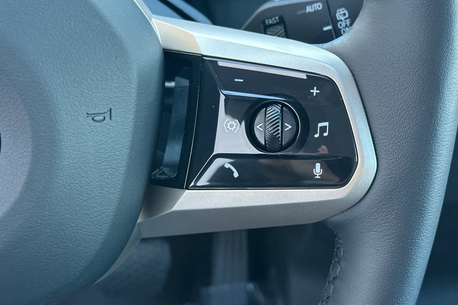 New 2026 BMW iX xDrive60 AWD/4WD image 30
