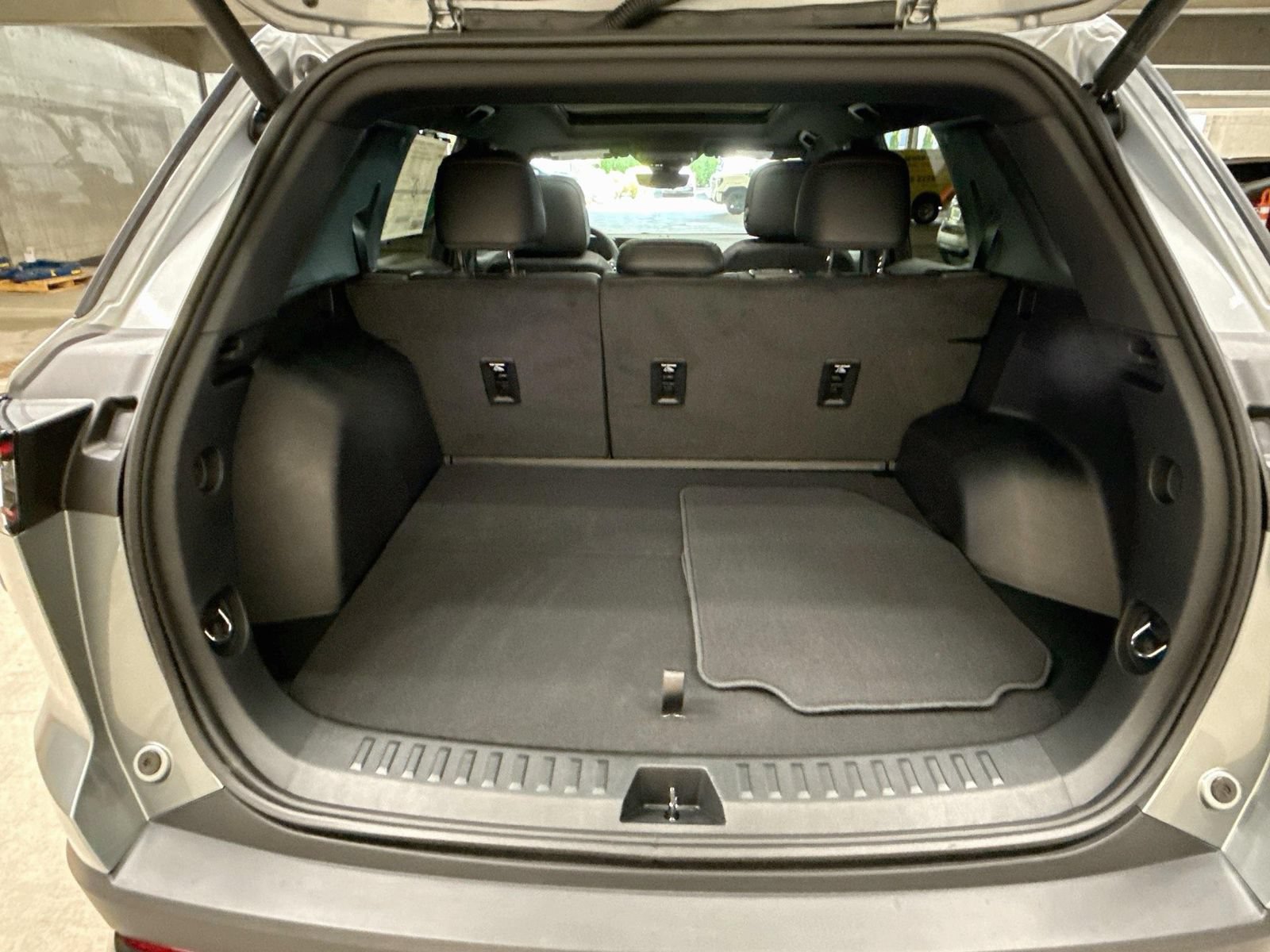 New 2026 Chevrolet Equinox RS w/ Convenience Package III AWD/4WD image 30