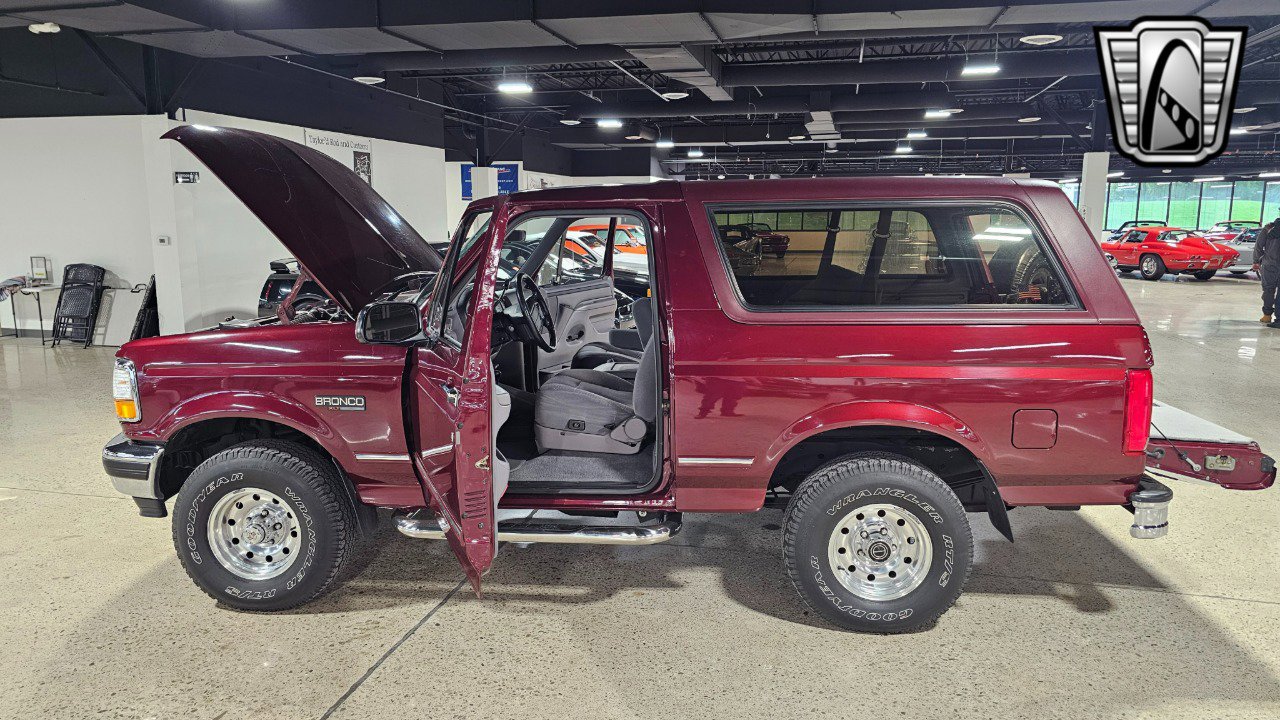 Used 1996 Ford Bronco XLT image 17