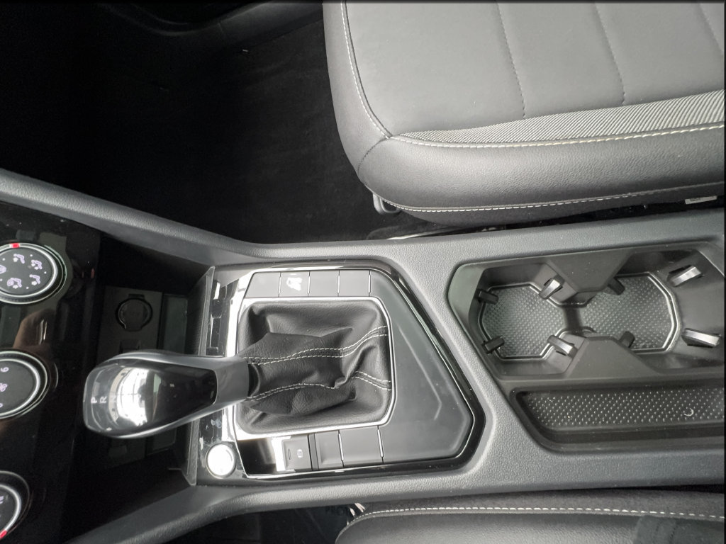 Used 2023 Volkswagen Taos SE w/ Panoramic Sunroof Package FWD image 47