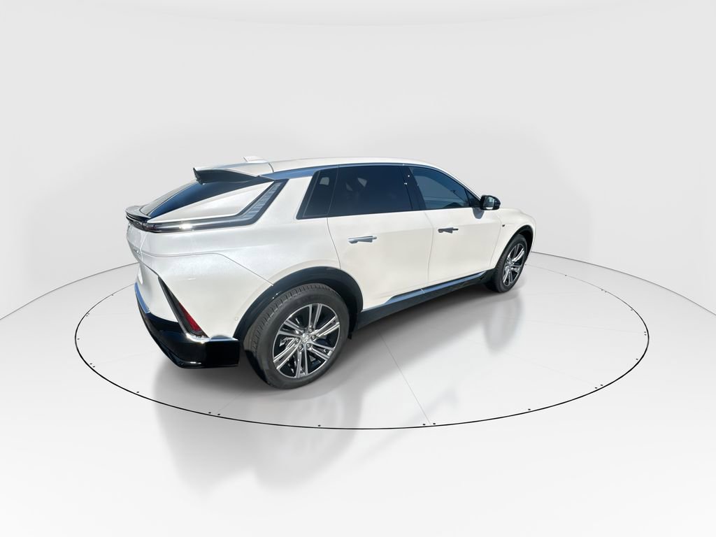 Used 2025 Cadillac Lyriq Luxury AWD/4WD image 8