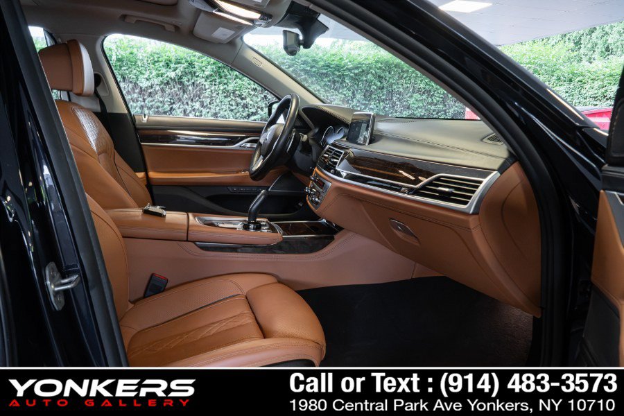 Used 2019 BMW 750i xDrive w/ Executive Package AWD/4WD image 47