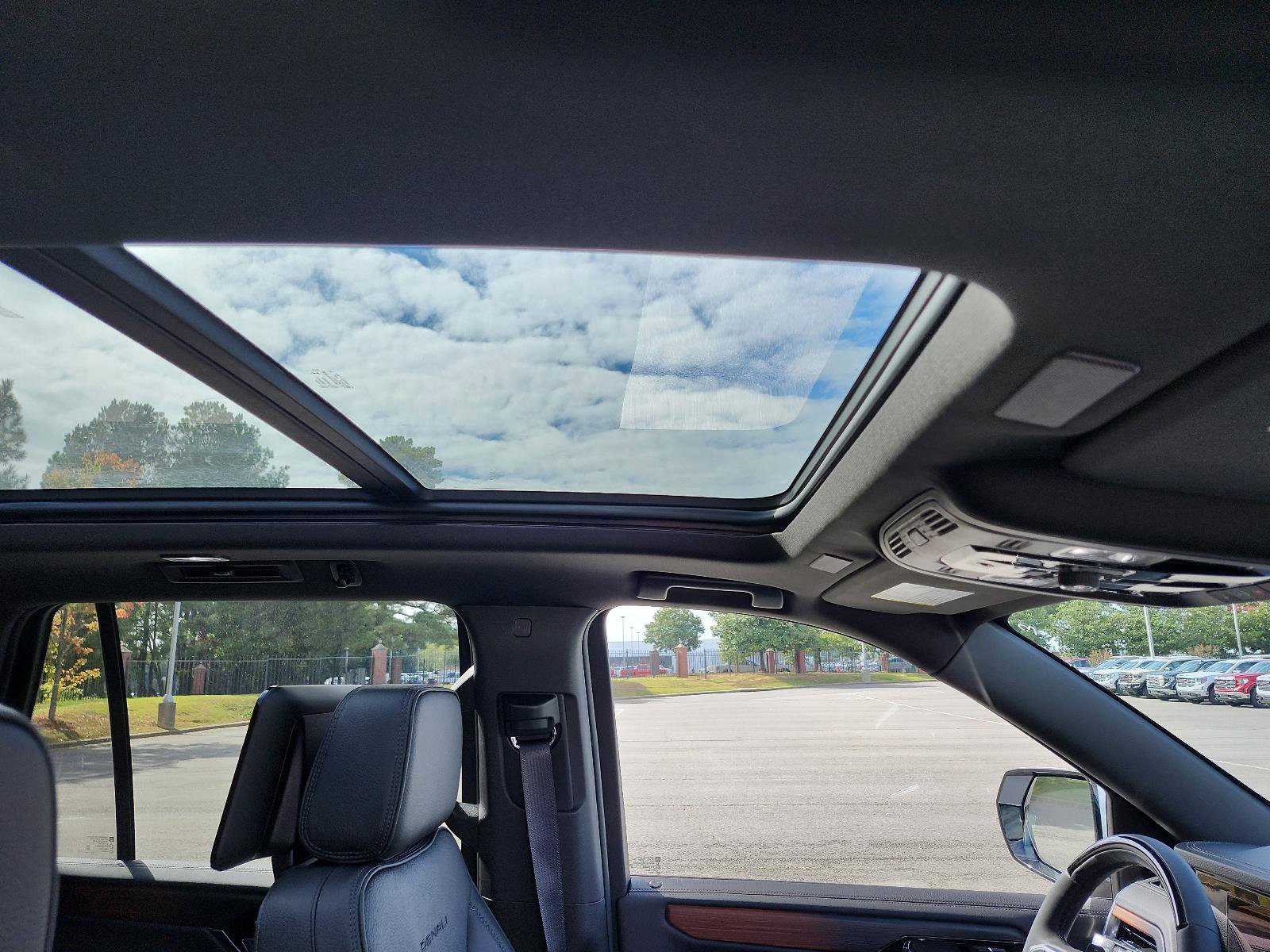 New 2026 GMC Yukon Denali image 7