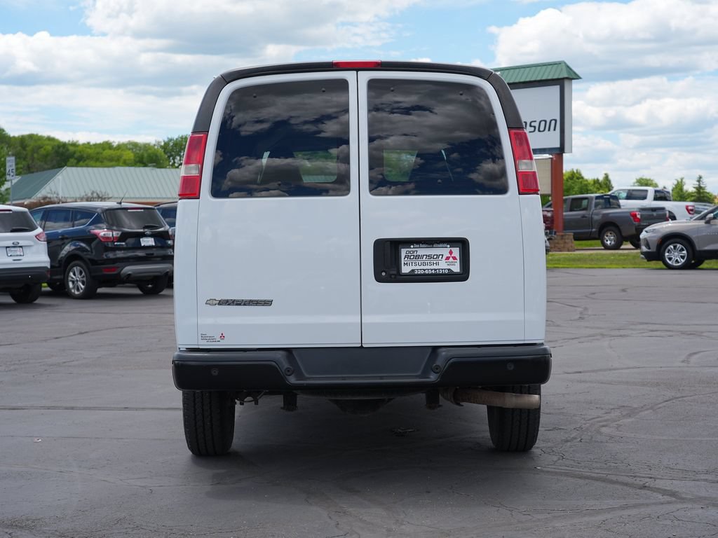 Used 2017 Chevrolet Express 2500 RWD image 4