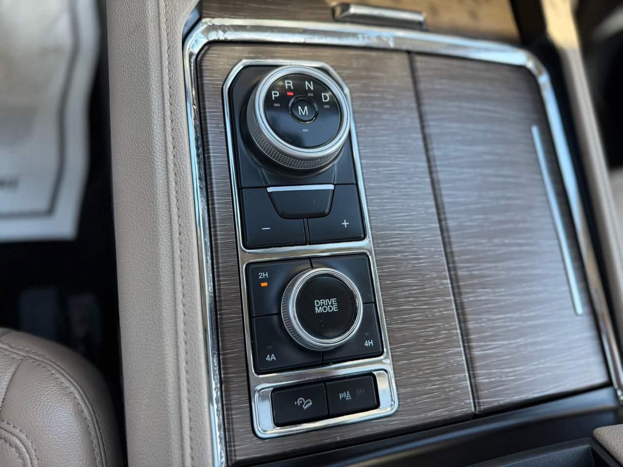 Used 2022 Ford Expedition Max Limited image 18
