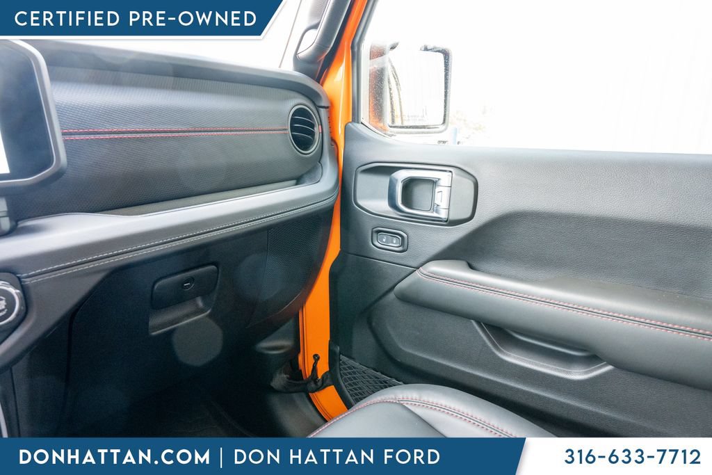 Used 2025 Jeep Wrangler Unlimited Rubicon w/ Convenience Group AWD/4WD image 17