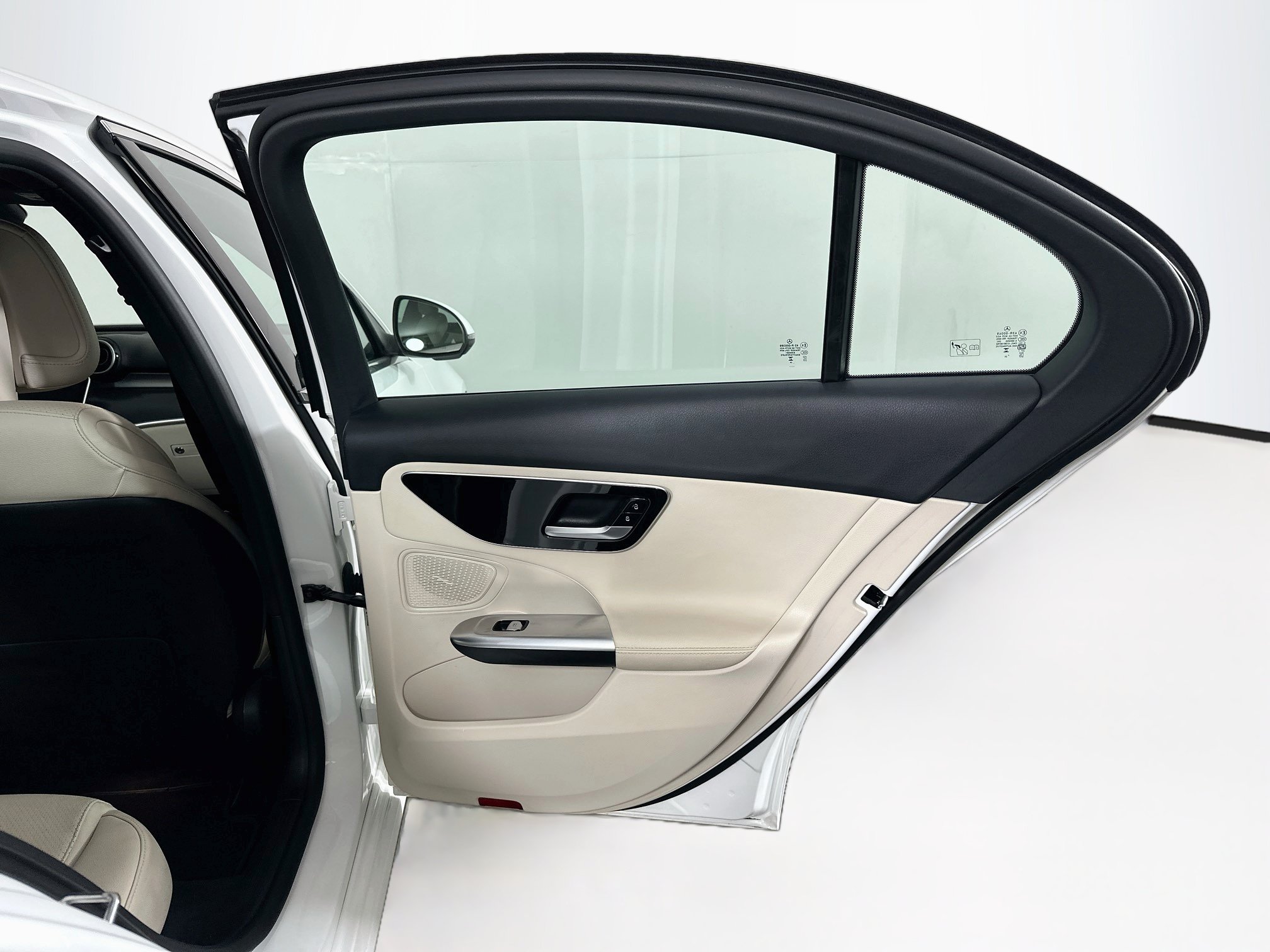 Used 2025 Mercedes-Benz C 300 4MATIC Sedan image 30