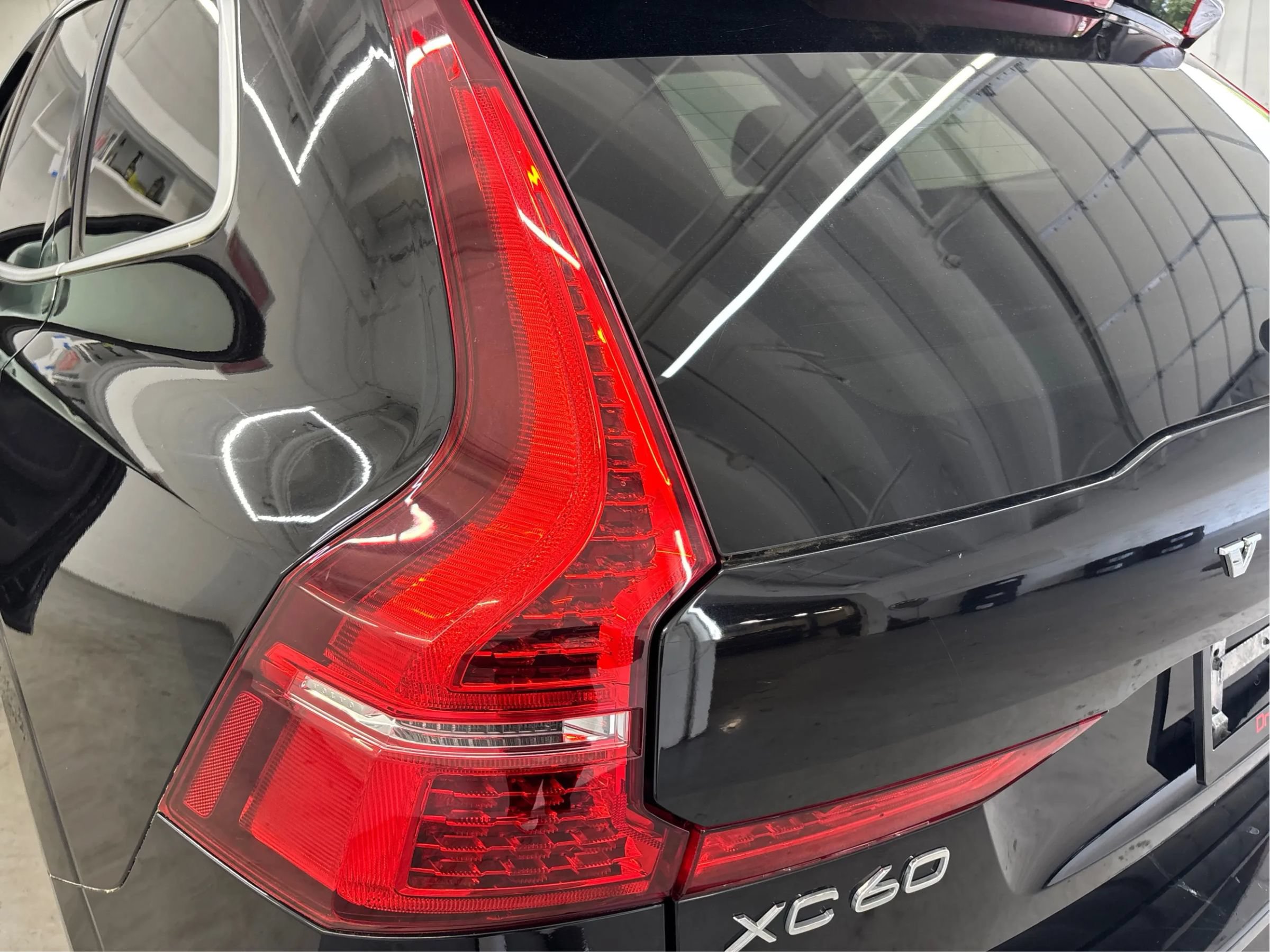 Used 2019 Volvo XC60 T6 R-Design AWD/4WD image 33
