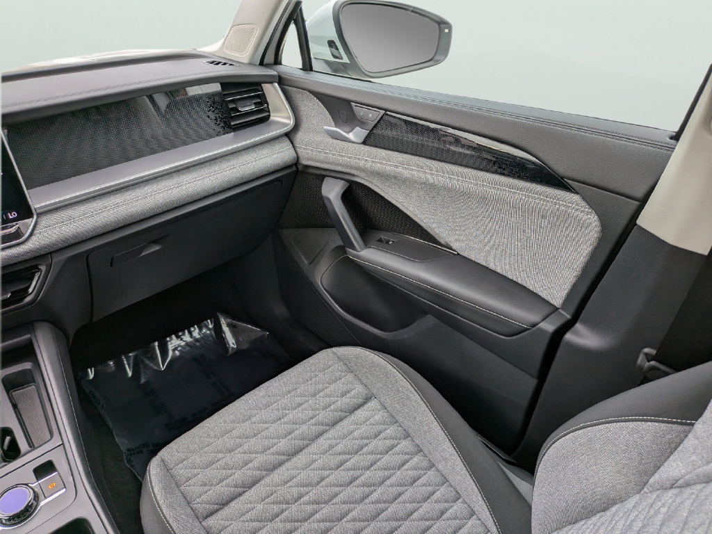 Certified 2025 Volkswagen Tiguan S FWD image 13