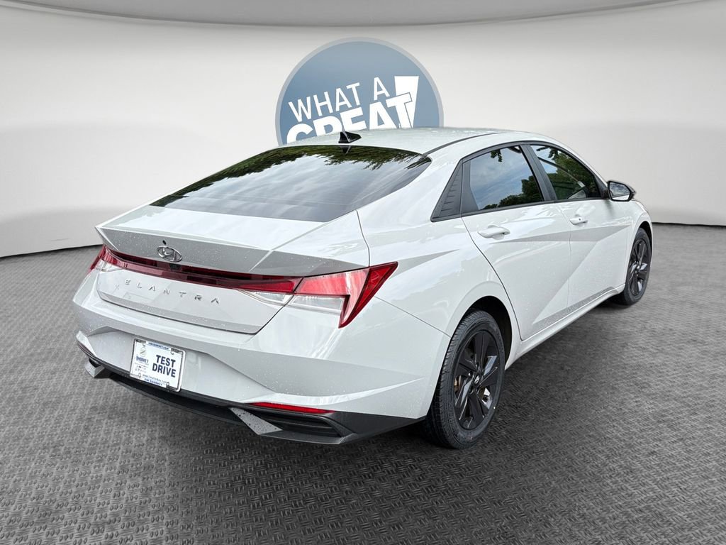 Used 2021 Hyundai Elantra SEL FWD image 3