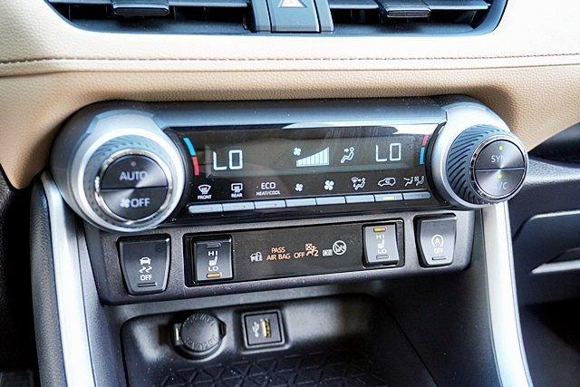 Used 2025 Toyota RAV4 XLE w/ Convenience Package FWD image 28