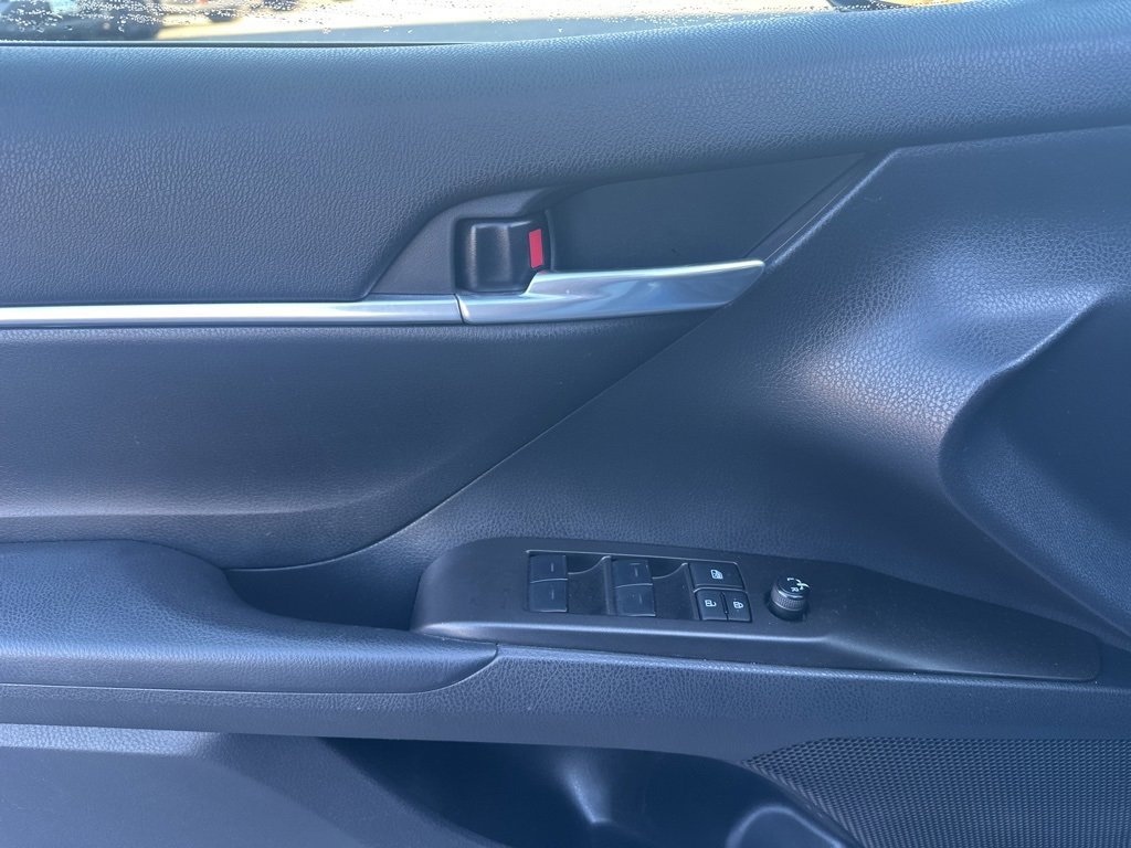 Used 2023 Toyota Camry SE image 10