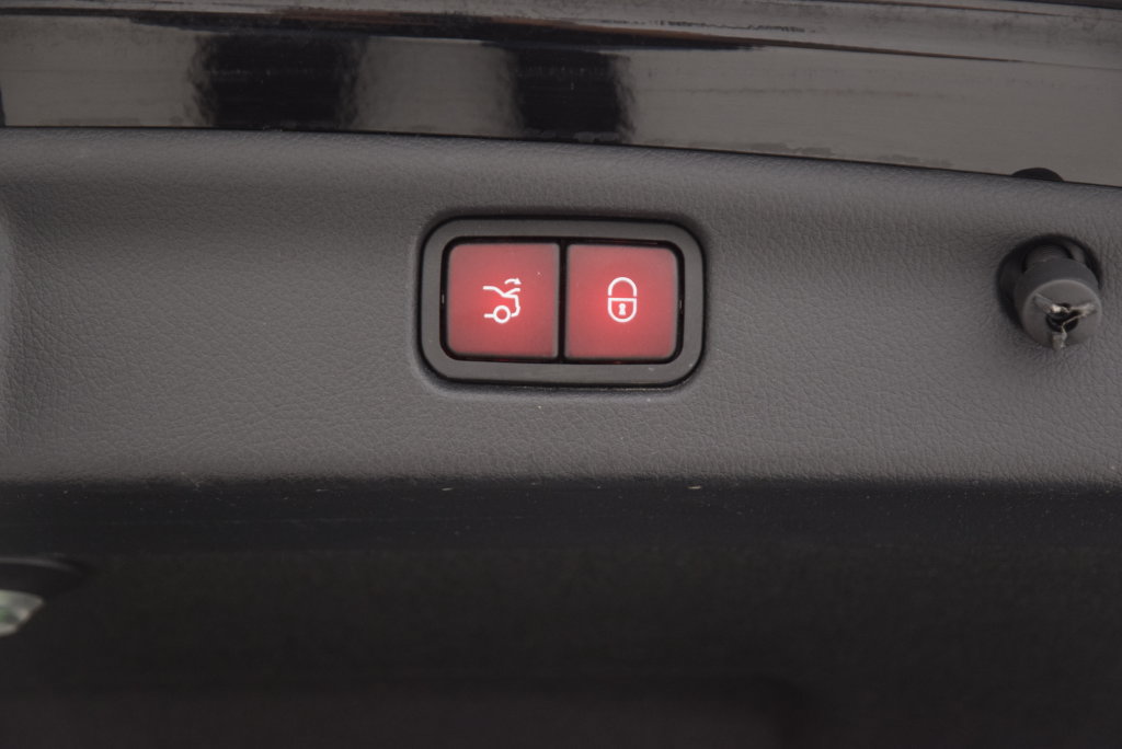 Used 2023 Mercedes-Benz C 300 Sedan image 26