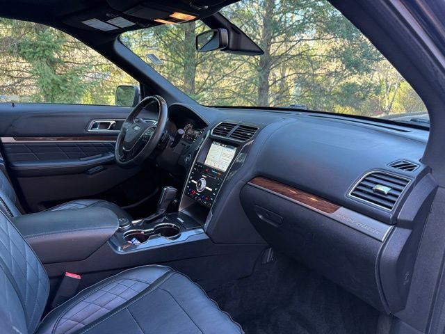 Used 2017 Ford Explorer Platinum image 11