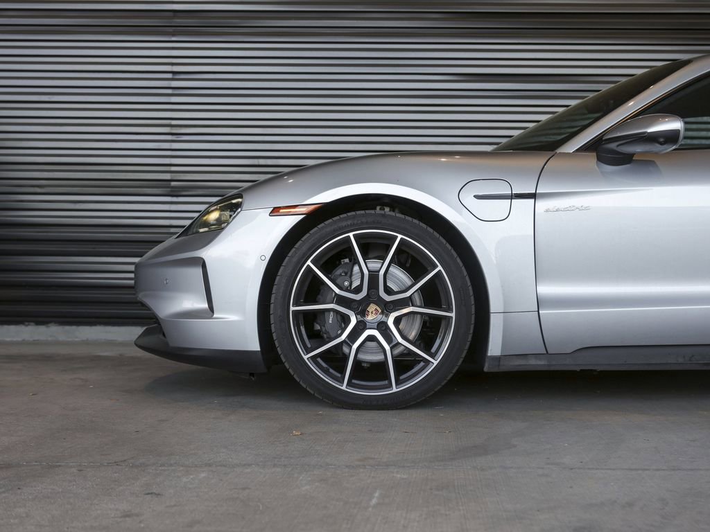 Certified 2025 Porsche Taycan image 13