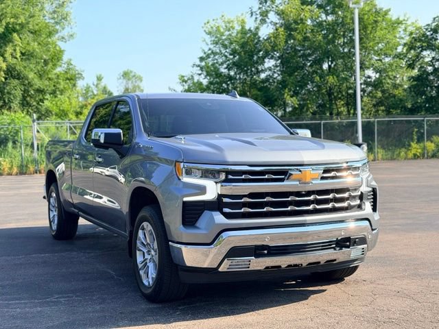 Used 2025 Chevrolet Silverado 1500 LTZ w/ LTZ Premium Package AWD/4WD image 4