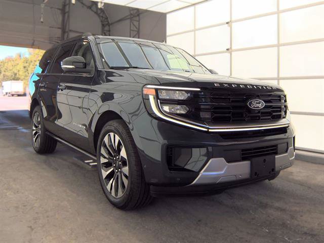 Used 2025 Ford Expedition Platinum w/ Driver's Package AWD/4WD image 4