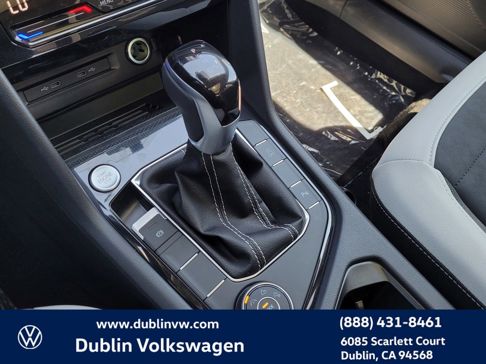 New 2025 Volkswagen Taos SE image 15