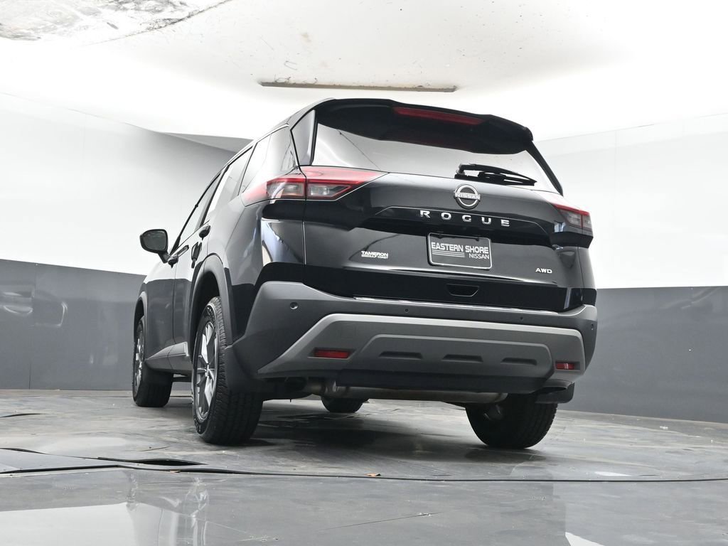 Used 2023 Nissan Rogue S image 27