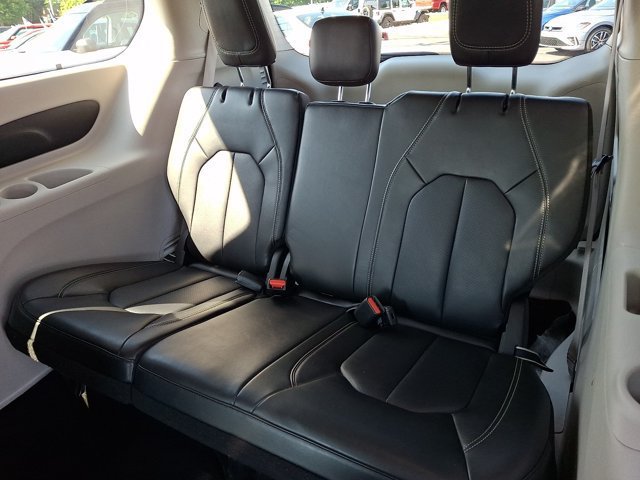 Certified 2024 Chrysler Pacifica Touring-L FWD image 14