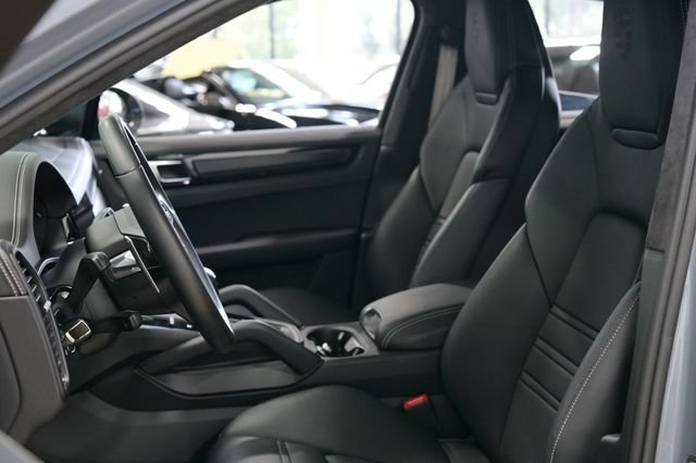 Used 2022 Porsche Cayenne Turbo GT AWD/4WD image 21