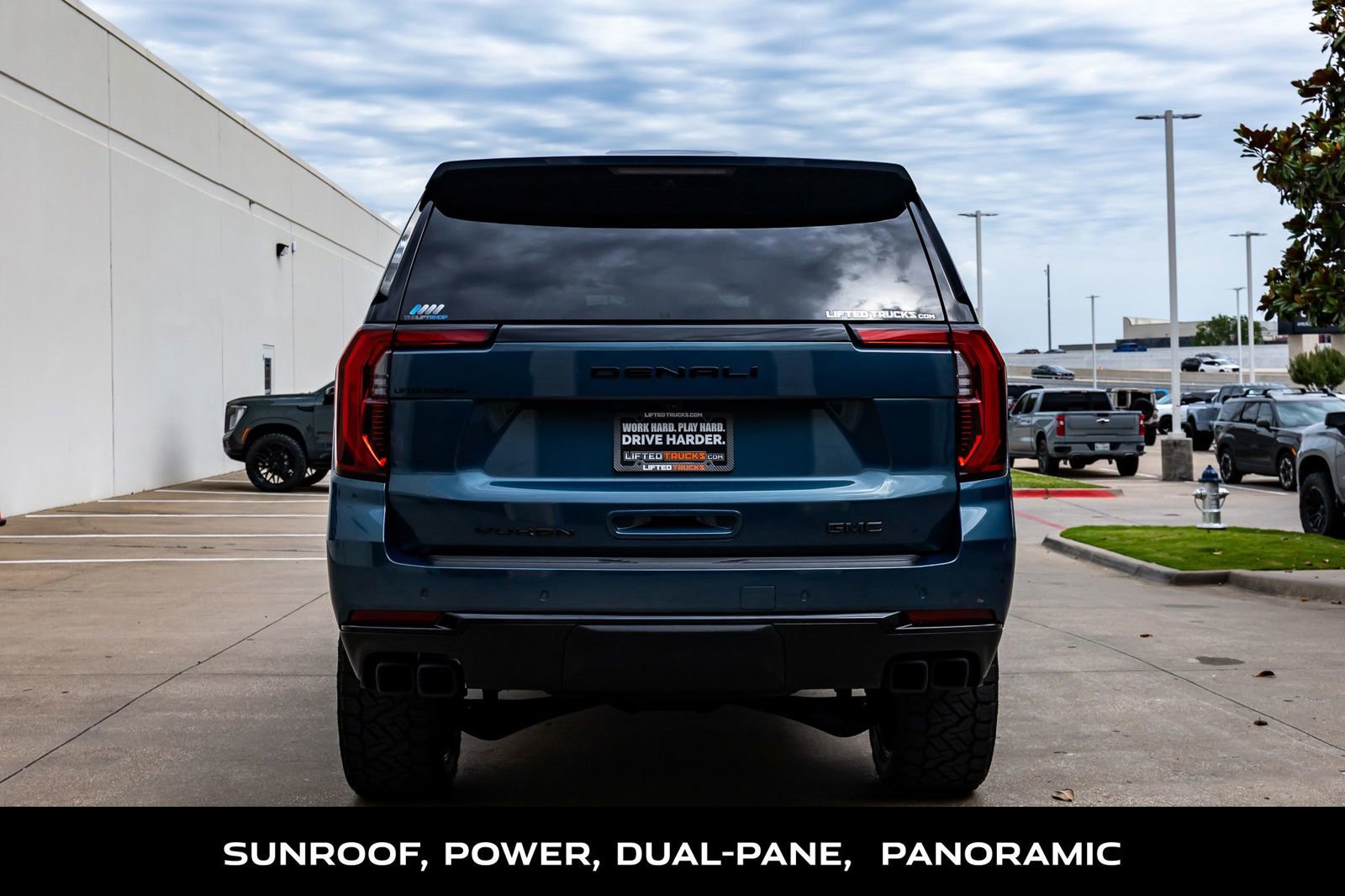 Used 2025 GMC Yukon XL Denali w/ Sun & Power Step Package AWD/4WD image 8