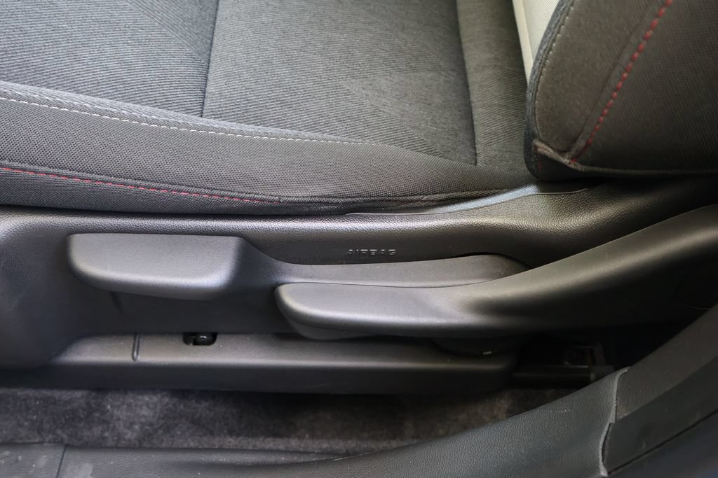 Certified 2024 Chevrolet Trax RS w/ Sunroof Package FWD image 35