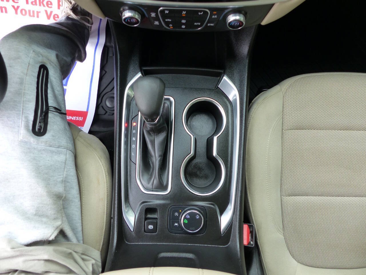 Used 2022 Chevrolet Traverse LS AWD/4WD image 31