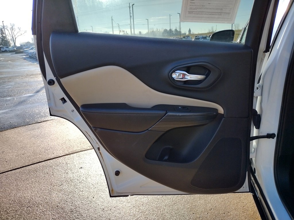 Used 2017 Jeep Cherokee Limited image 10