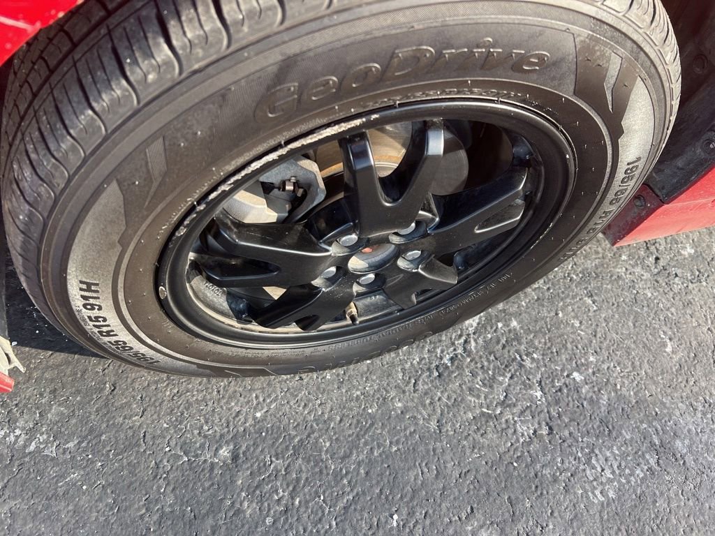 Used 2015 Toyota Prius Three image 6