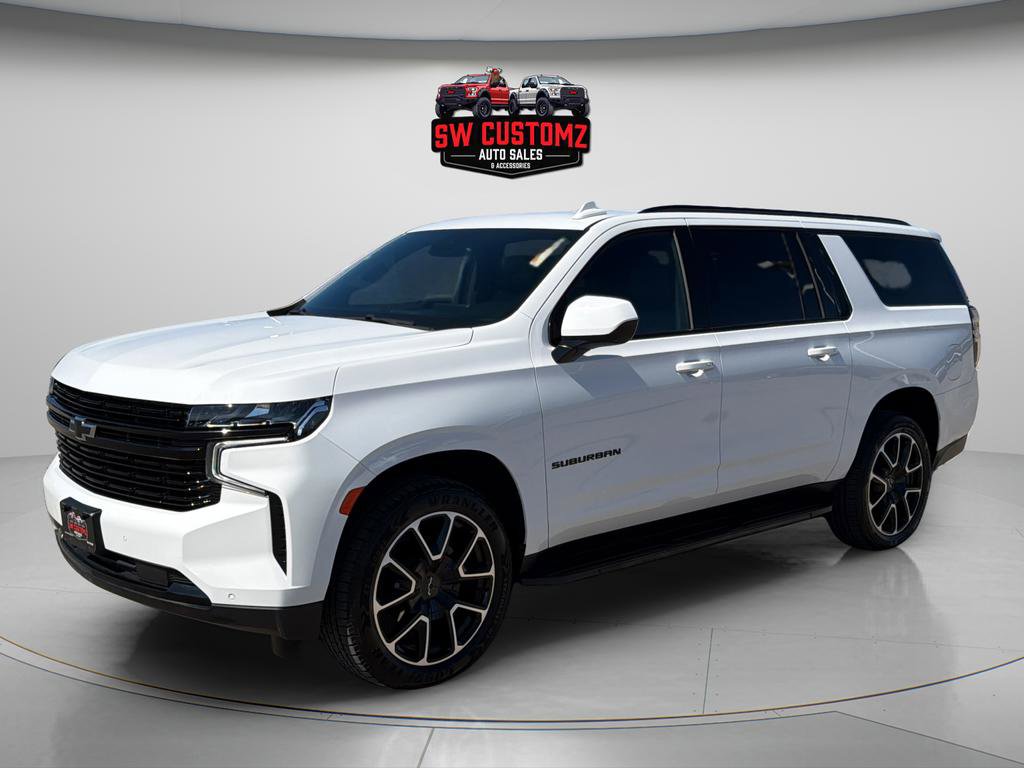 Used 2024 Chevrolet Suburban RST image 3
