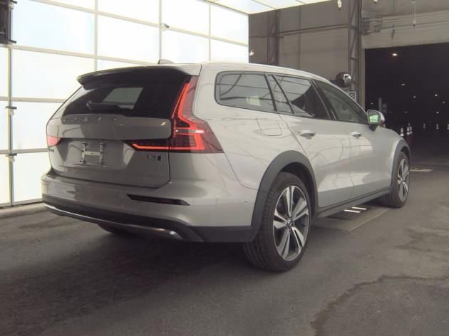 Used 2025 Volvo V60 B5 Cross Country Plus AWD/4WD image 4