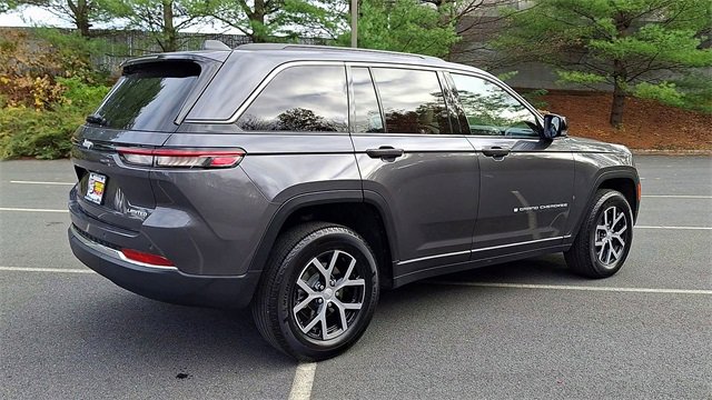 Used 2024 Jeep Grand Cherokee Limited w/ Trailer Tow Package image 8