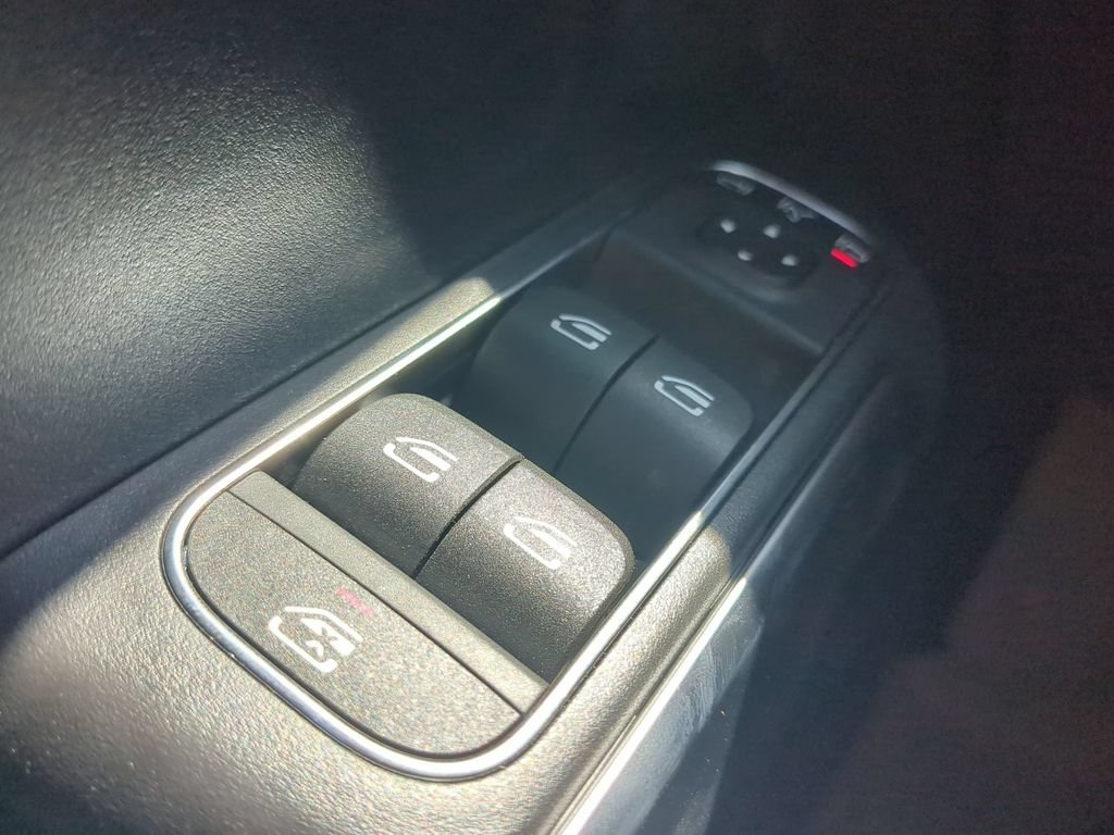 Certified 2024 Mercedes-Benz GLB 250 image 11
