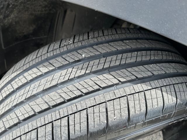 Certified 2024 Volkswagen Atlas Cross Sport SE w/ Panoramic Sunroof Package AWD/4WD image 39