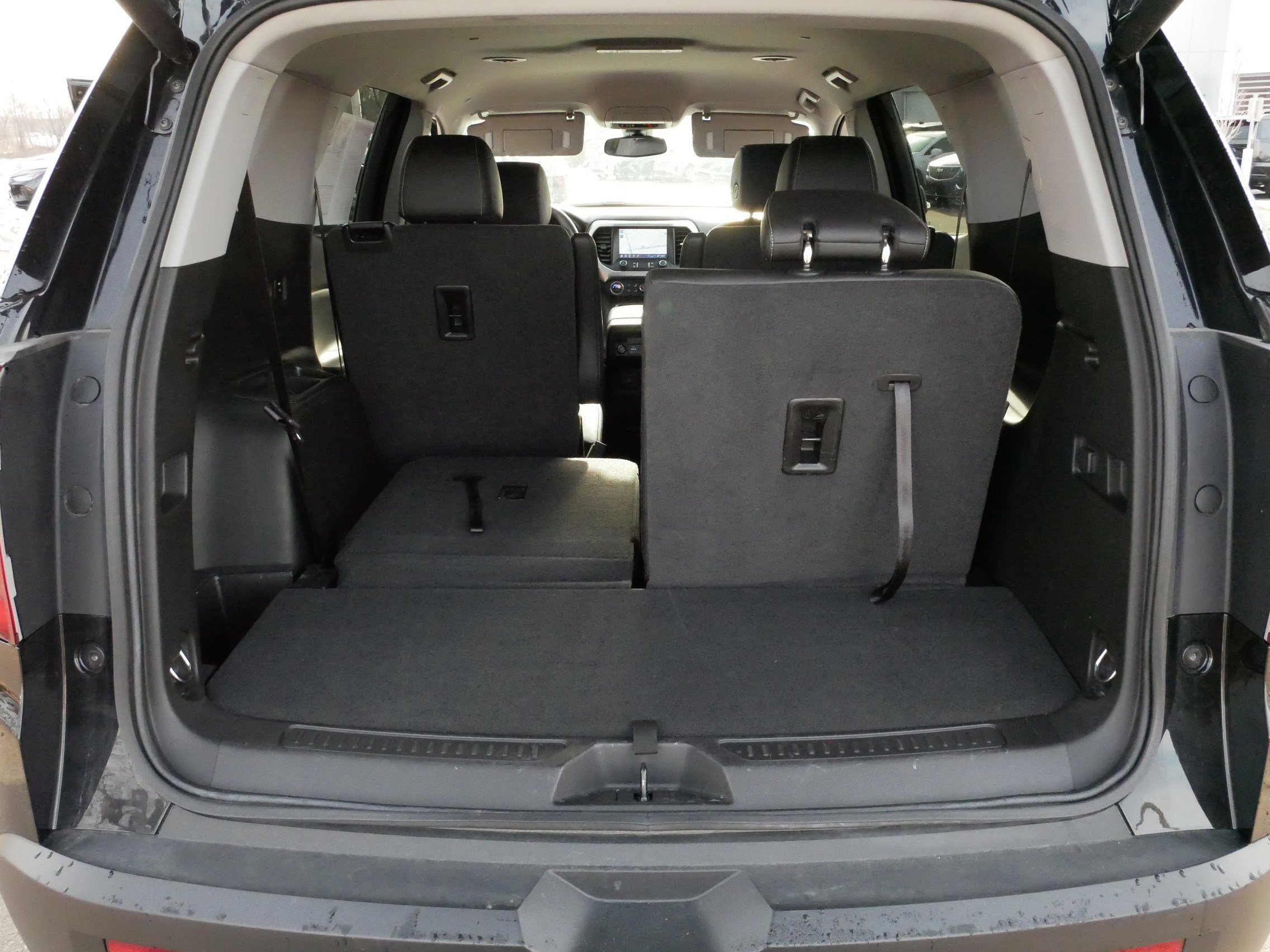 Used 2023 GMC Acadia SLT w/ Preferred Package image 18