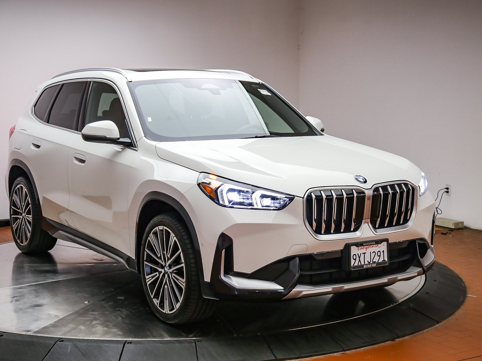 Used 2026 BMW X1 xDrive28i w/ Convenience Package AWD/4WD image 3