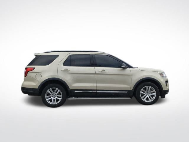Used 2018 Ford Explorer XLT w/ Equipment Group 202A image 11
