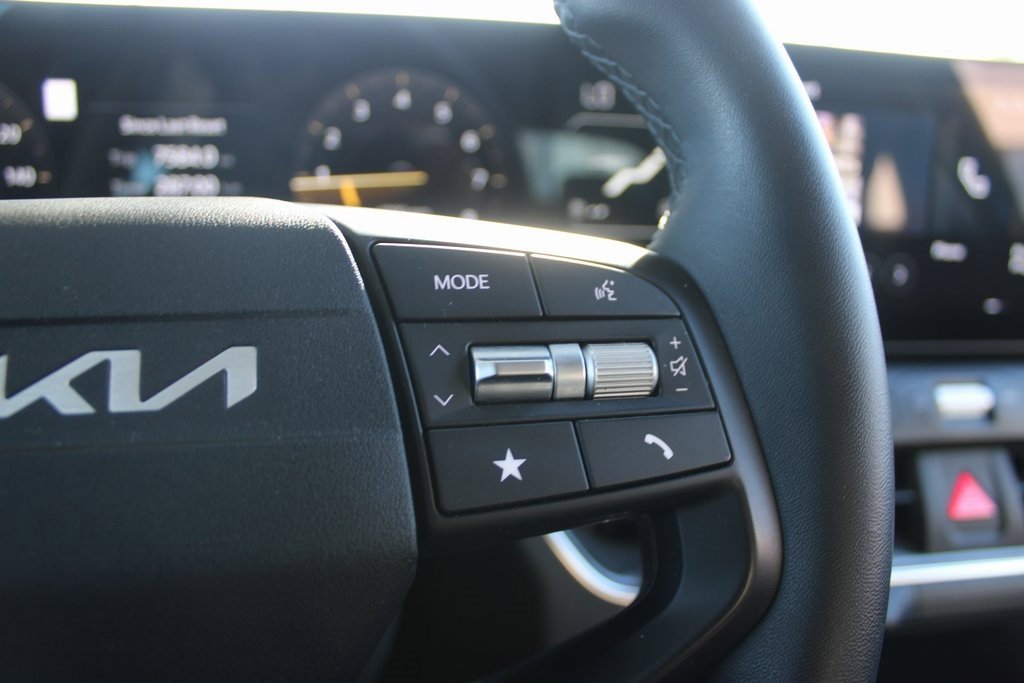 Used 2025 Kia K4 EX image 15