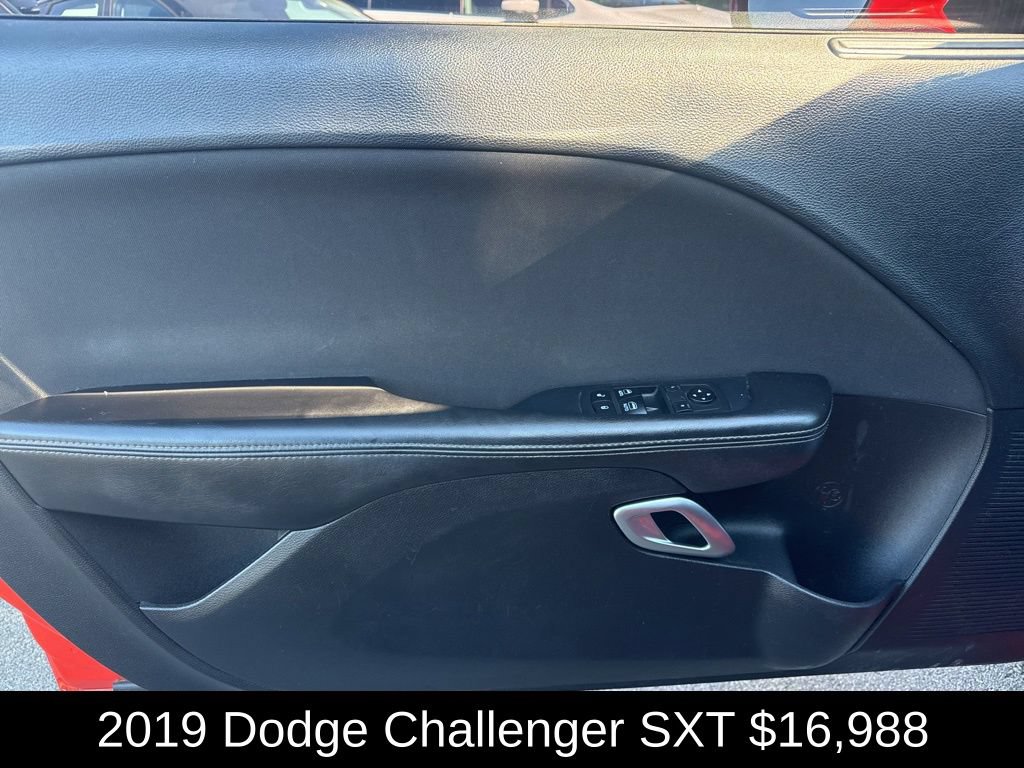 Used 2019 Dodge Challenger SXT RWD image 11
