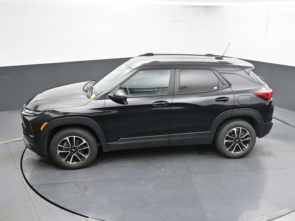 Used 2025 Chevrolet TrailBlazer LT AWD/4WD image 17