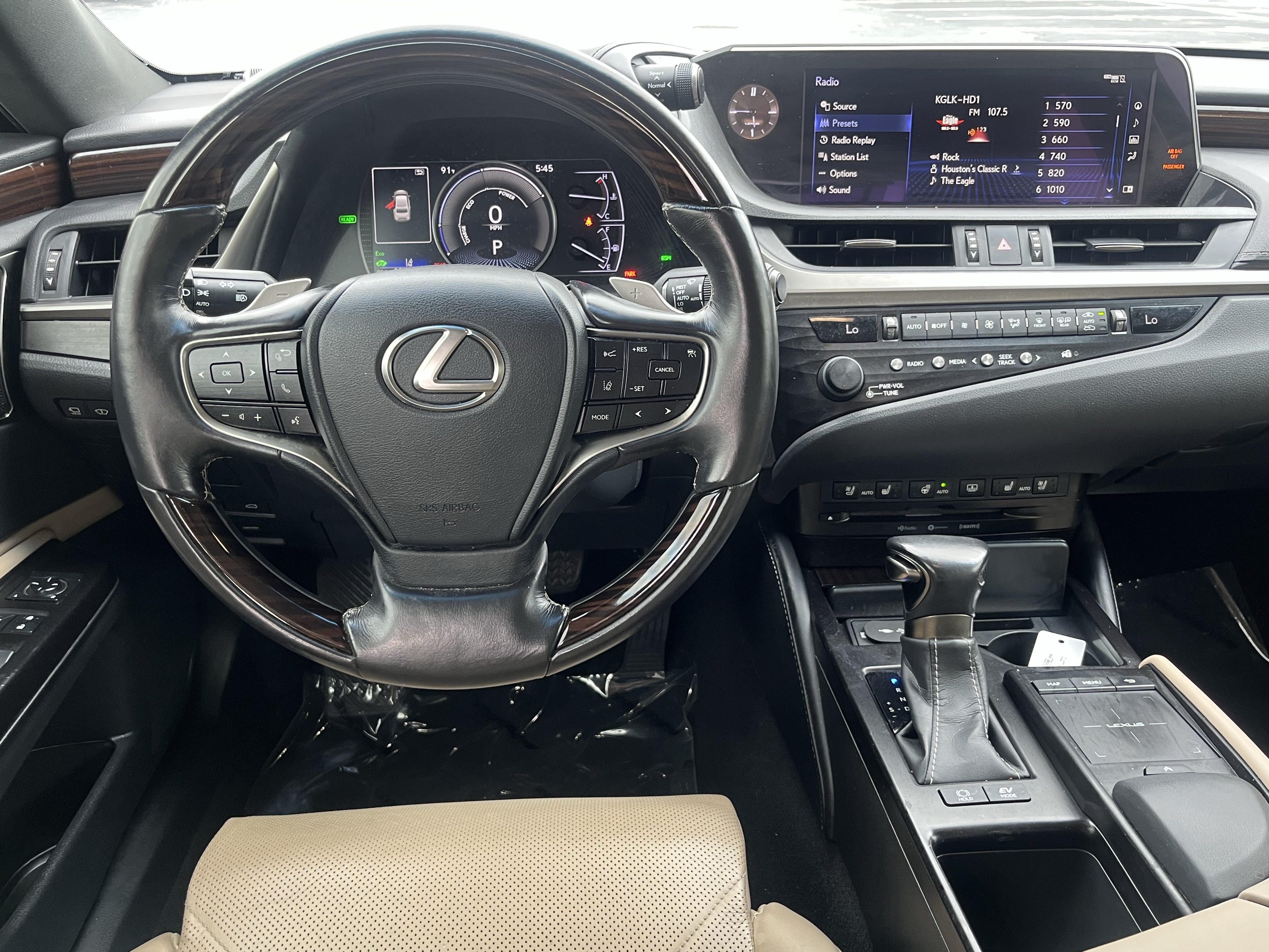 Used 2019 Lexus ES 300h Ultra Luxury w/ Accessory Package 2 FWD image 16