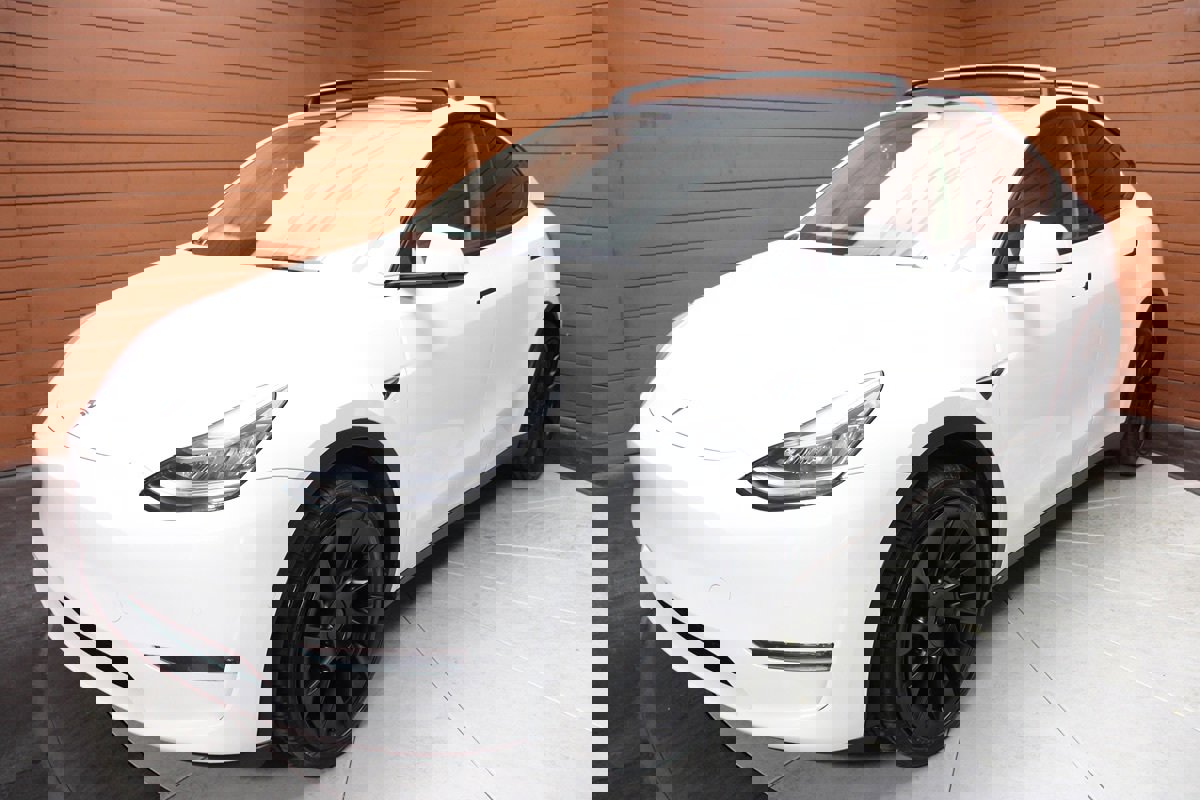 Used 2022 Tesla Model Y Long Range image 5
