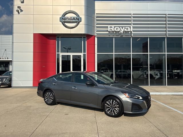 Used 2024 Nissan Altima 2.5 SV
