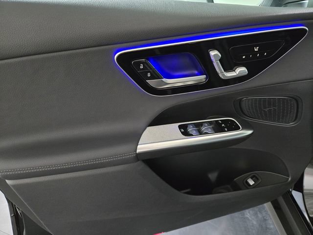 Used 2025 Mercedes-Benz GLC 300 image 28