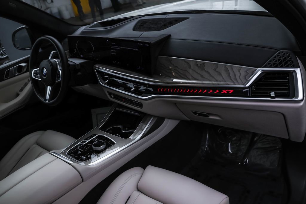 Used 2023 BMW X7 xDrive40i w/ M Sport Package image 28