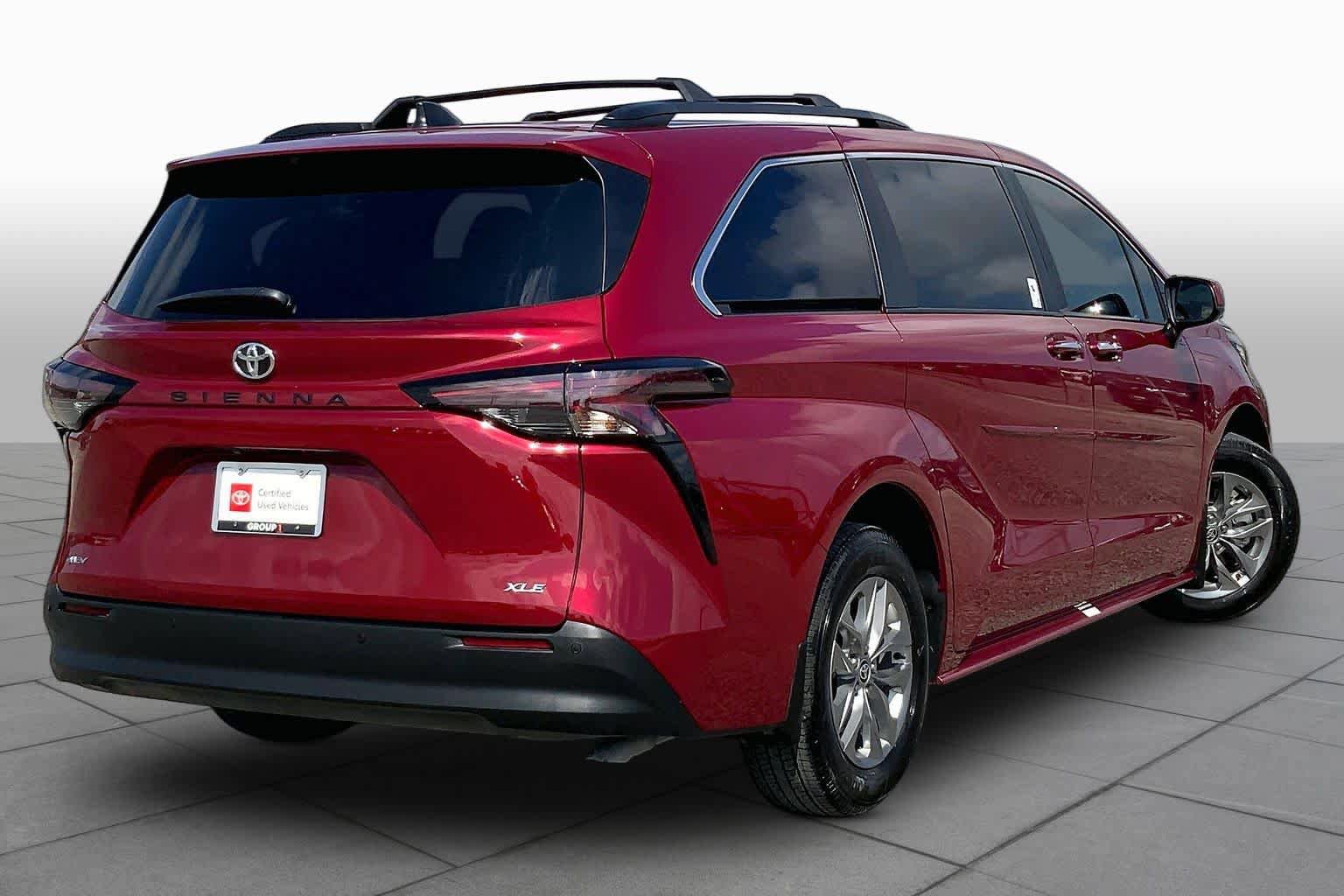 Used 2026 Toyota Sienna XLE FWD image 13