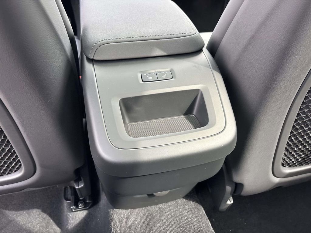 New 2026 Volvo XC60 B5 Plus w/ Protection Package Premier image 31